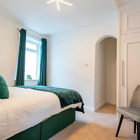 Feriehus Clifford House - Prime Location - Free Parking, Fast Wifi And Smart Tv By Yoko