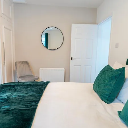 Clifford House - Prime Location - Free Parking, Fast Wifi And Smart Tv By Yoko Feriehus