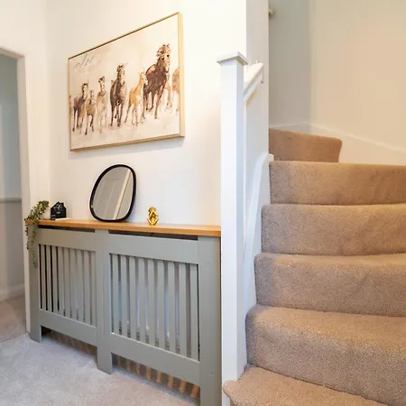 Feriehus Clifford House - Prime Location - Free Parking, Fast Wifi And Smart Tv By Yoko