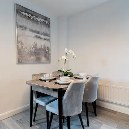 Feriehus Clifford House - Prime Location - Free Parking, Fast Wifi And Smart Tv By Yoko